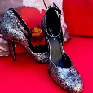 NEW Michael Antonio Locke Heel (Pewter & Black Faux Metallic Snakeskin